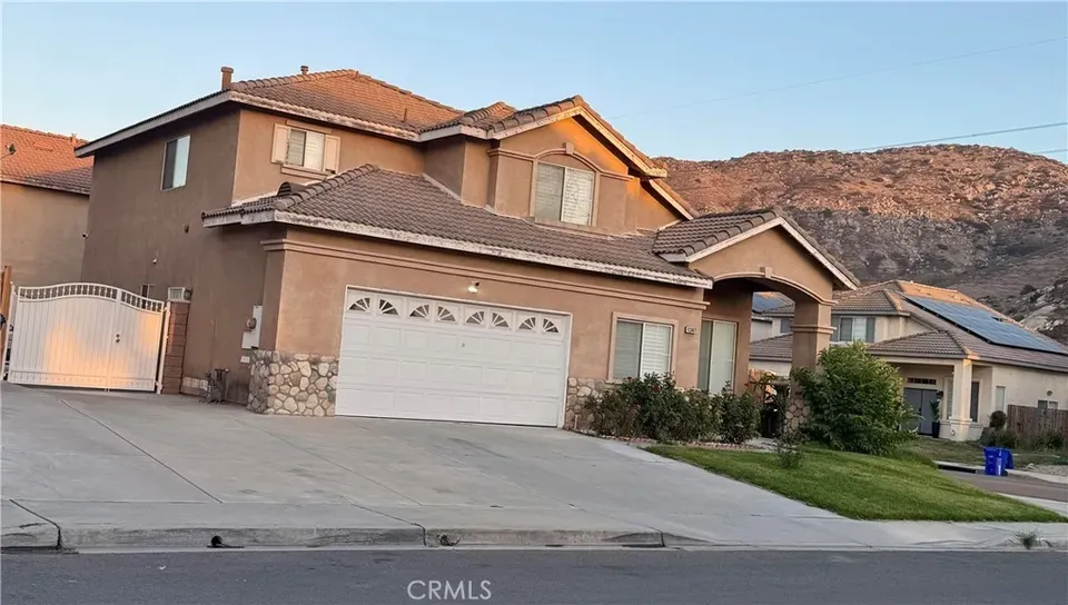4 Bed 3 Bath Established Contemporary Home in Fontana, CA