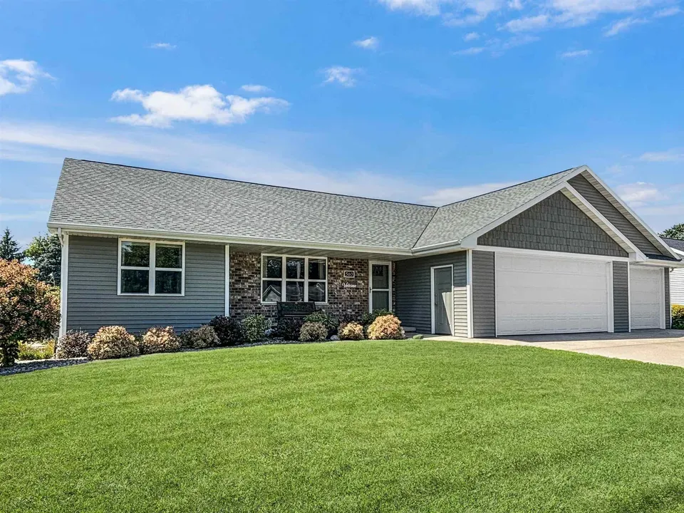 4 Bed 3 Bath Established Contemporary Home in Green Bay, WI