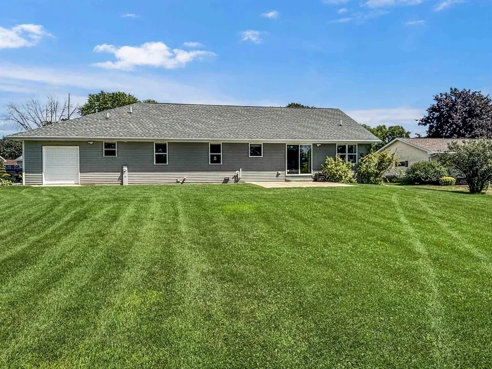 4 Bed 3 Bath Established Contemporary Home in Green Bay, WI - 2