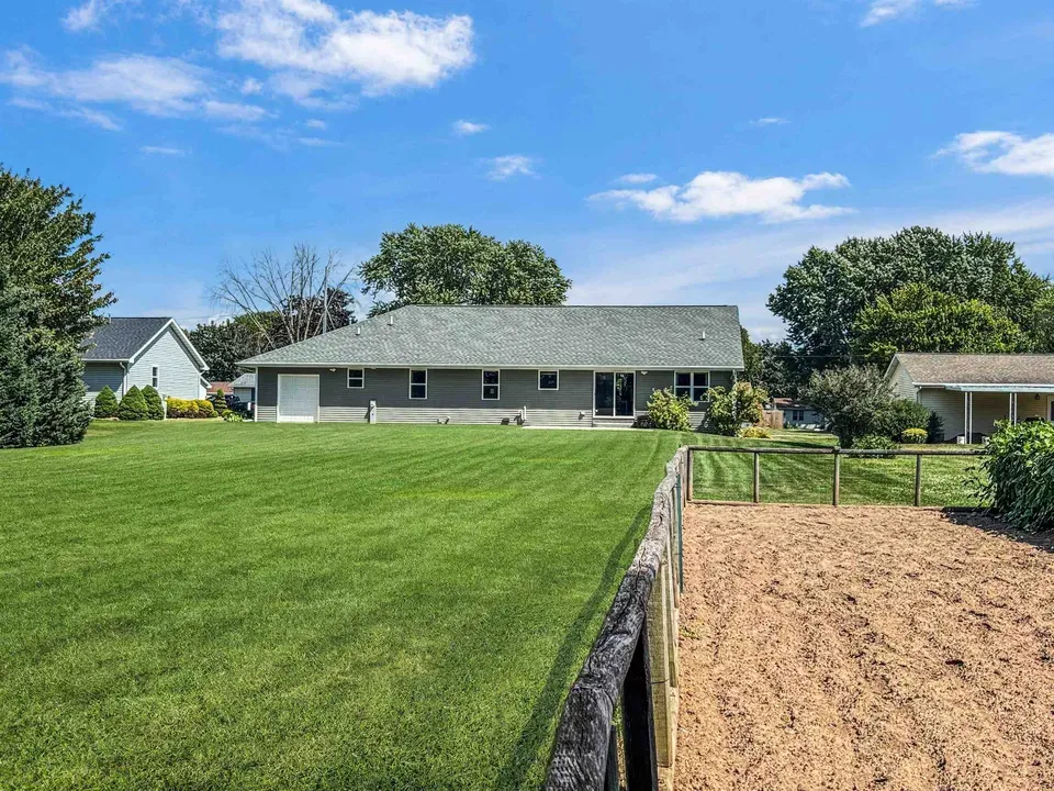 4 Bed 3 Bath Established Contemporary Home in Green Bay, WI - 4