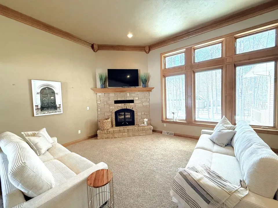 4 Bed 3 Bath Established Contemporary Home in Green Bay, WI - 2