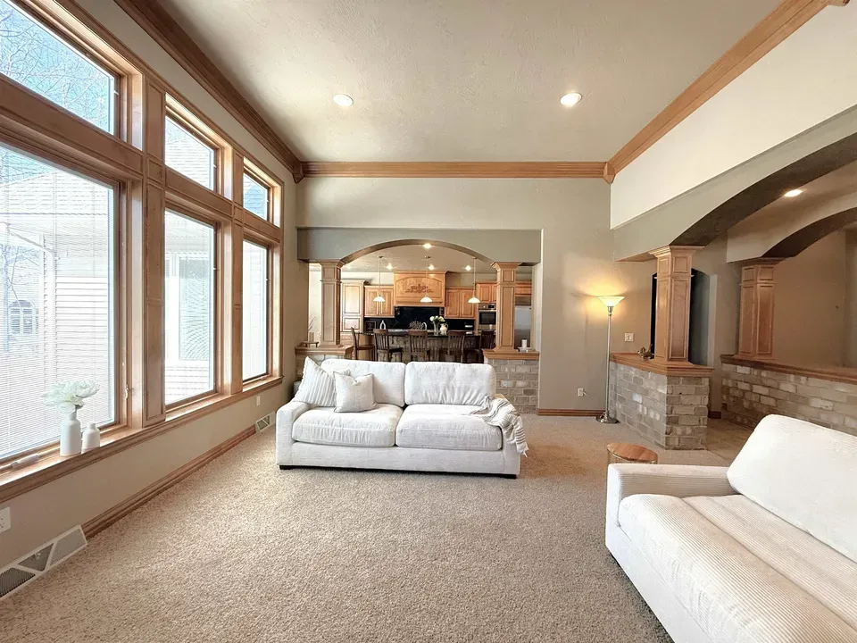 4 Bed 3 Bath Established Contemporary Home in Green Bay, WI - 3