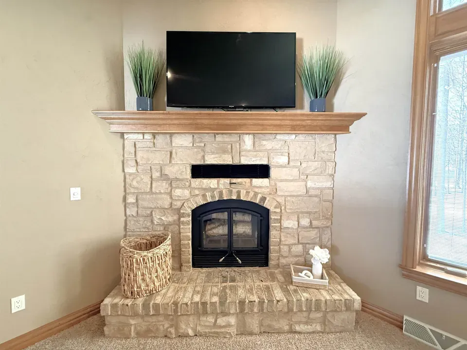 4 Bed 3 Bath Established Contemporary Home in Green Bay, WI - 4