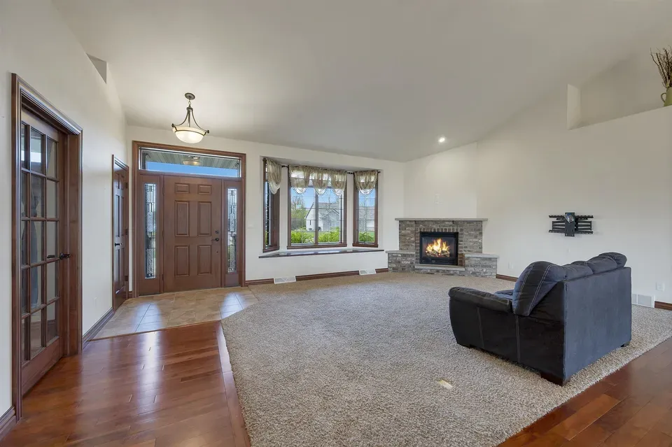 4 Bed 3 Bath Established Contemporary Home in Green Bay, WI - 4