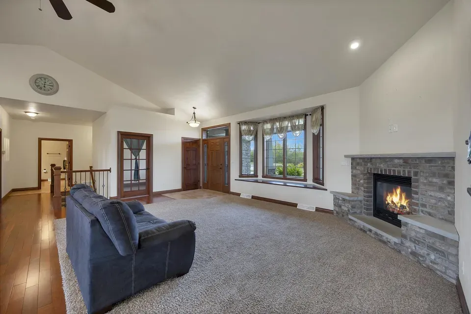 4 Bed 3 Bath Established Contemporary Home in Green Bay, WI - 5
