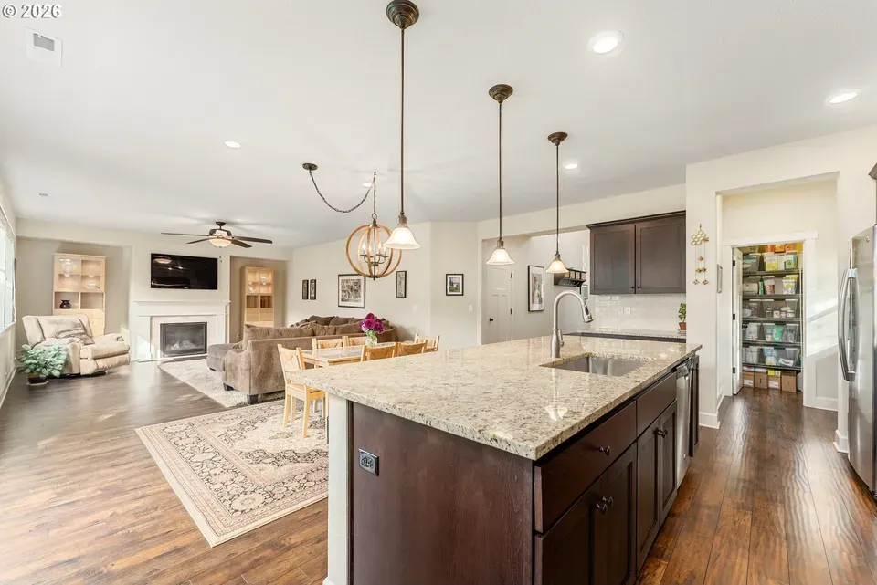 4 Bed 3 Bath Established Contemporary Home in Hillsboro, OR - 3