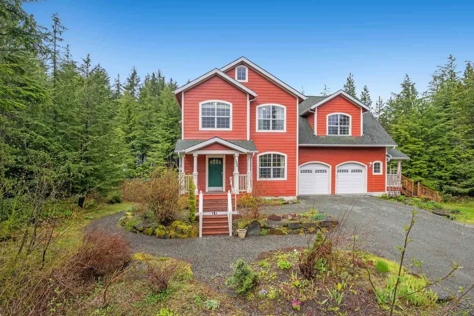 4 Bed 3 Bath Established Contemporary Home in Juneau, AK
