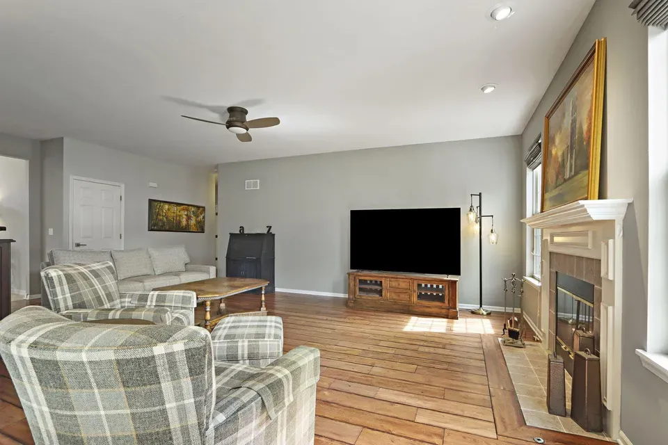 4 Bed 3 Bath Established Contemporary Home in Kenosha, WI - 4