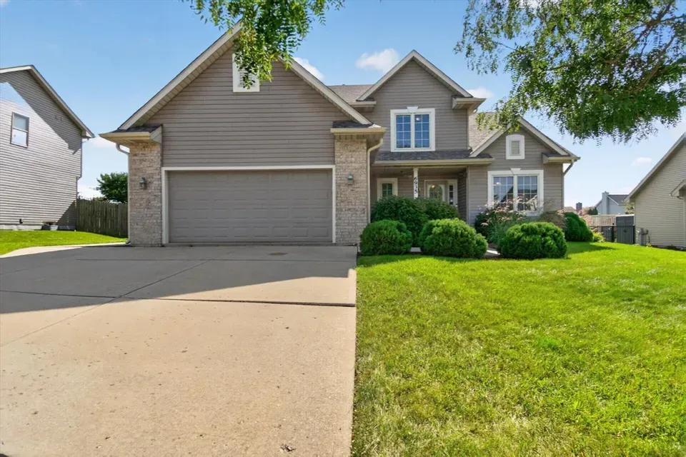 4 Bed 3 Bath Established Contemporary Home in Kenosha, WI