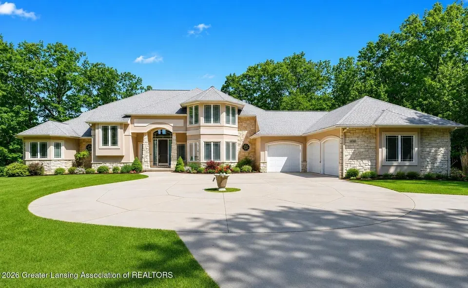 4 Bed 3 Bath Established Contemporary Home in Lansing, MI