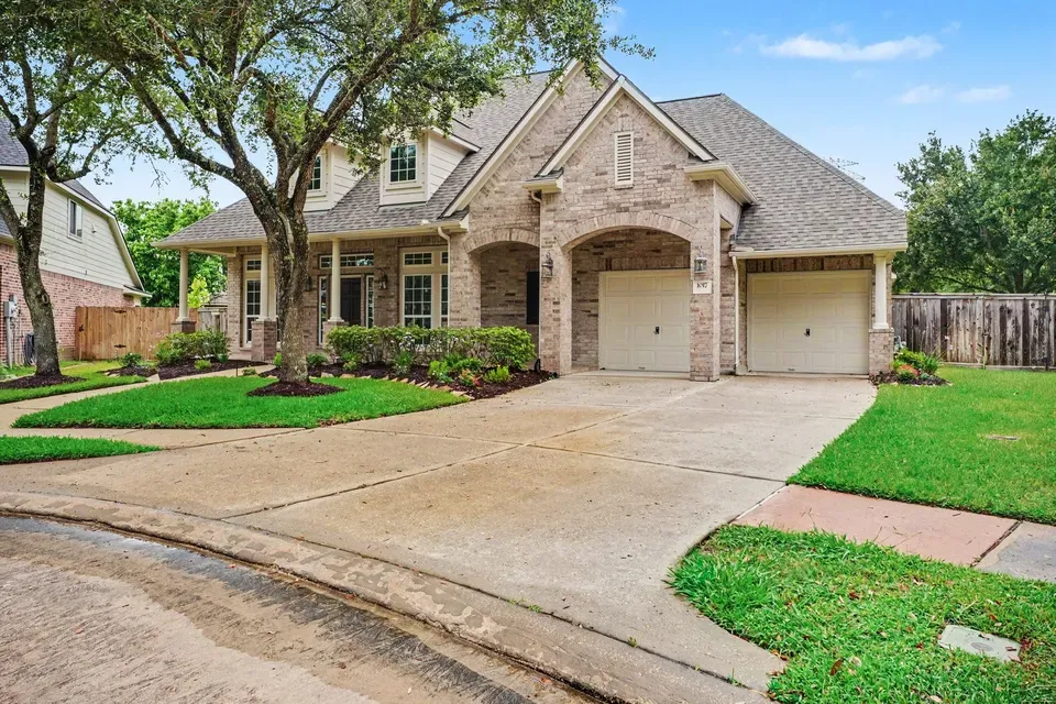 4 Bed 3 Bath Established Contemporary Home in League City, TX - 2