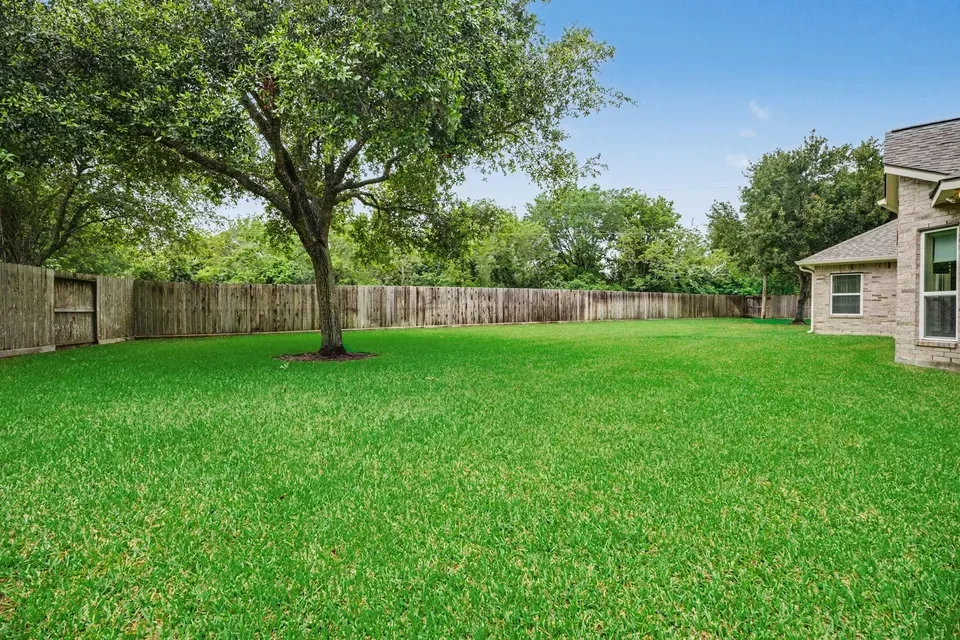 4 Bed 3 Bath Established Contemporary Home in League City, TX - 4
