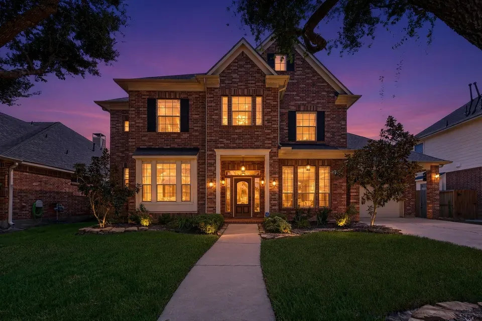 4 Bed 3 Bath Established Contemporary Home in League City, TX - 1