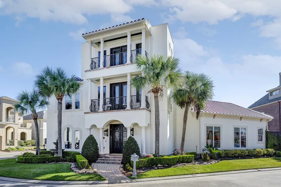 4 Bed 3 Bath Established Contemporary Home in League City, TX - 3