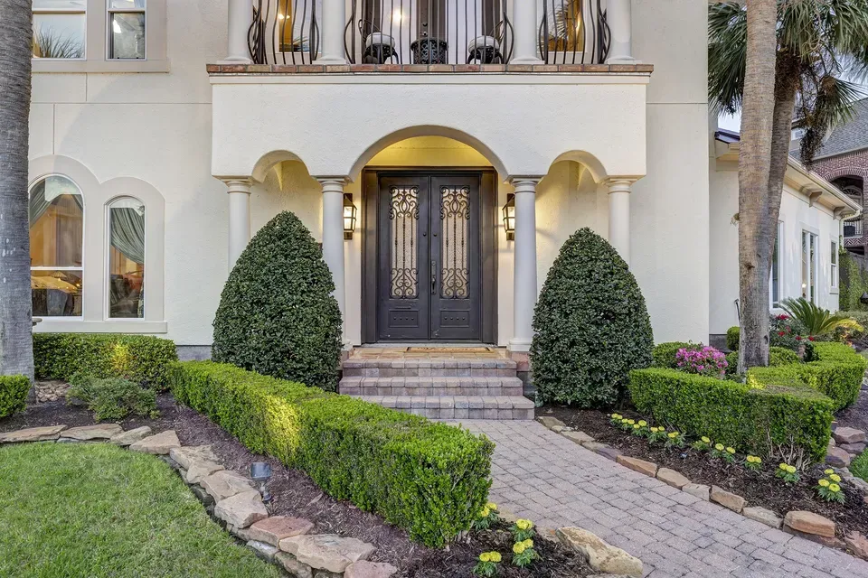 4 Bed 3 Bath Established Contemporary Home in League City, TX - 4