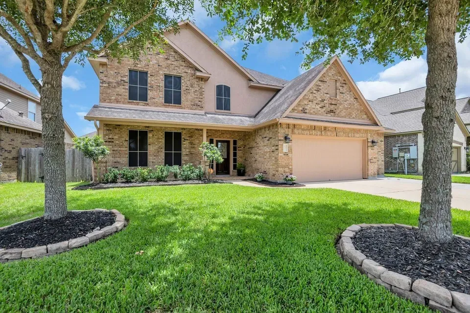 4 Bed 3 Bath Established Contemporary Home in League City, TX - 3