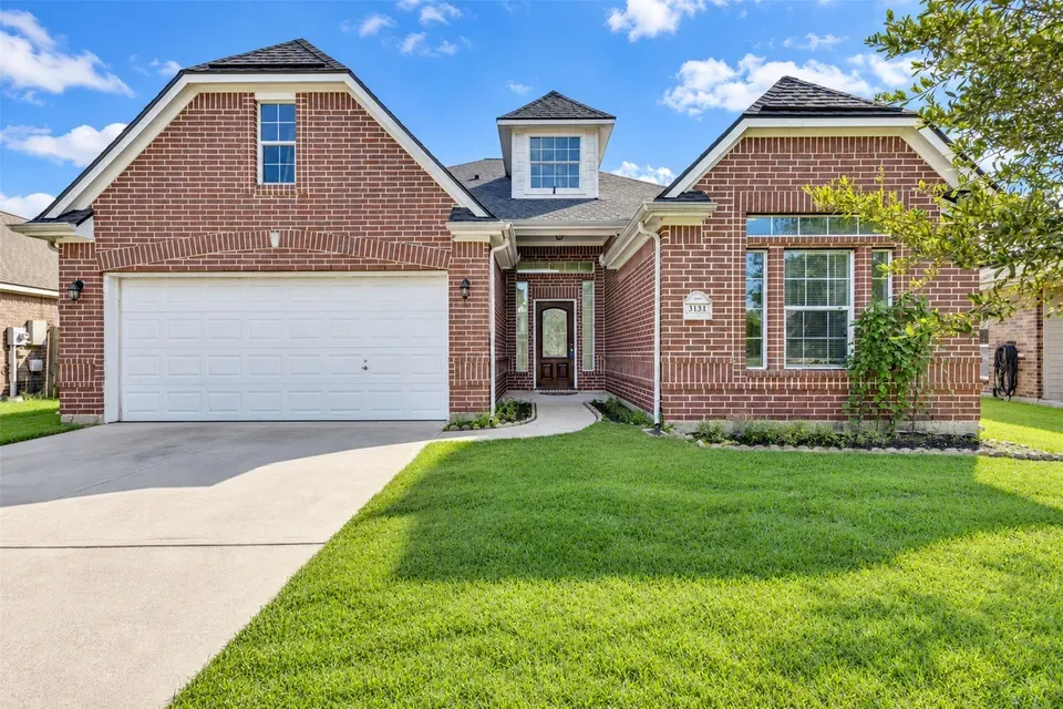 4 Bed 3 Bath Established Contemporary Home in League City, TX - 1