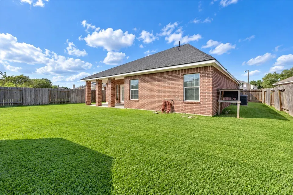 4 Bed 3 Bath Established Contemporary Home in League City, TX - 2