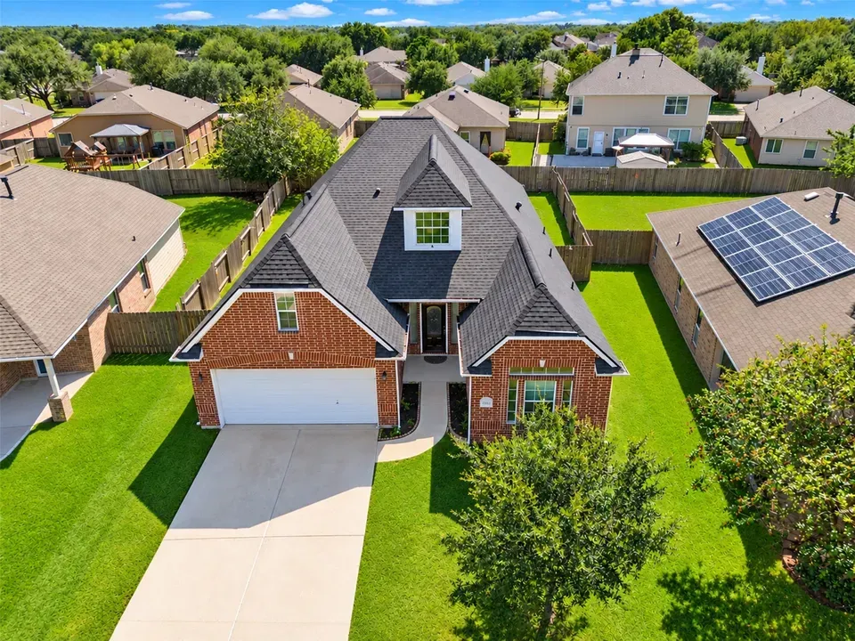 4 Bed 3 Bath Established Contemporary Home in League City, TX - 4