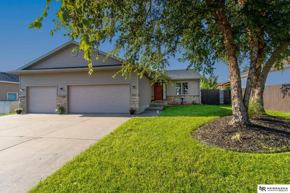 4 Bed 3 Bath Established Contemporary Home in Lincoln, NE
