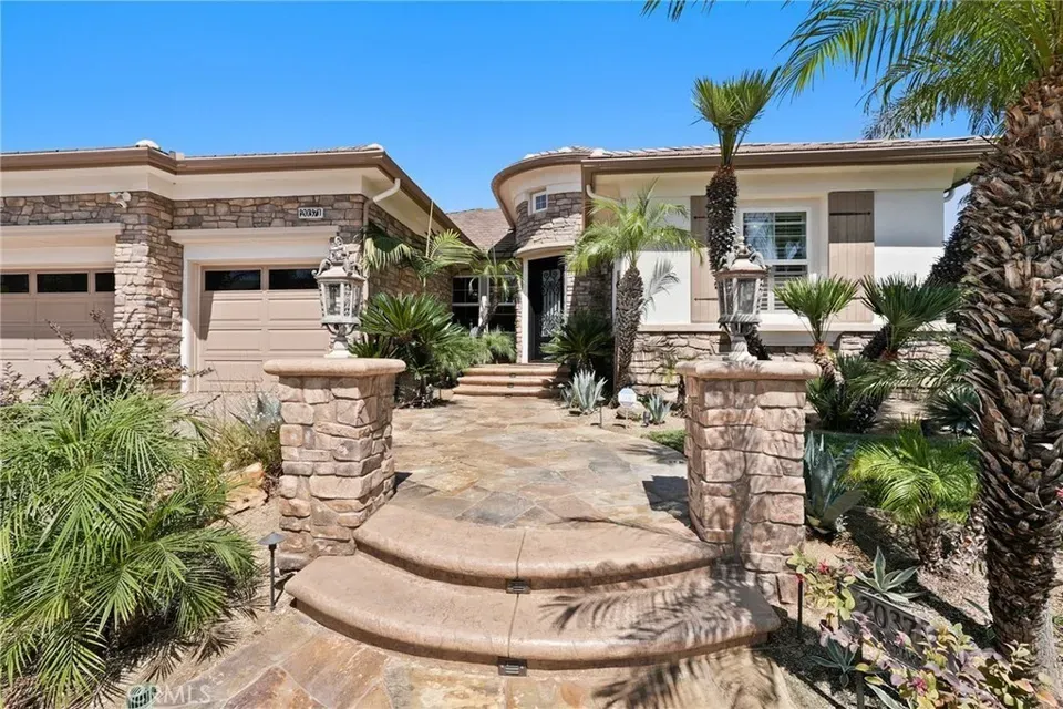 4 Bed 3 Bath Established Contemporary Home in Los Angeles, CA - 3