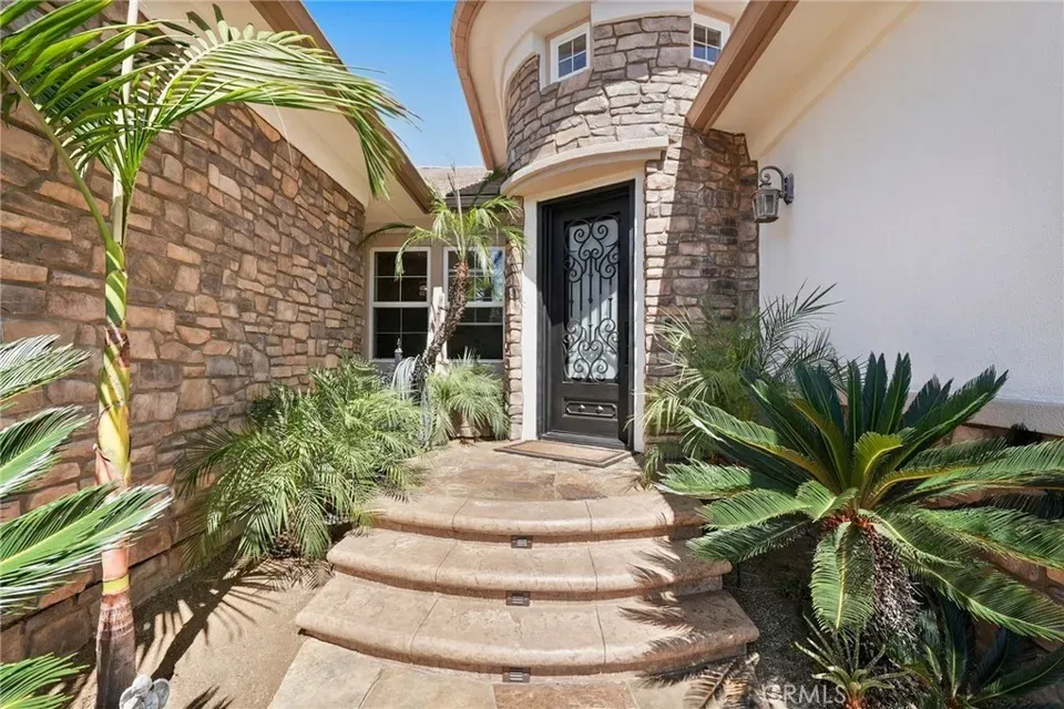 4 Bed 3 Bath Established Contemporary Home in Los Angeles, CA - 4