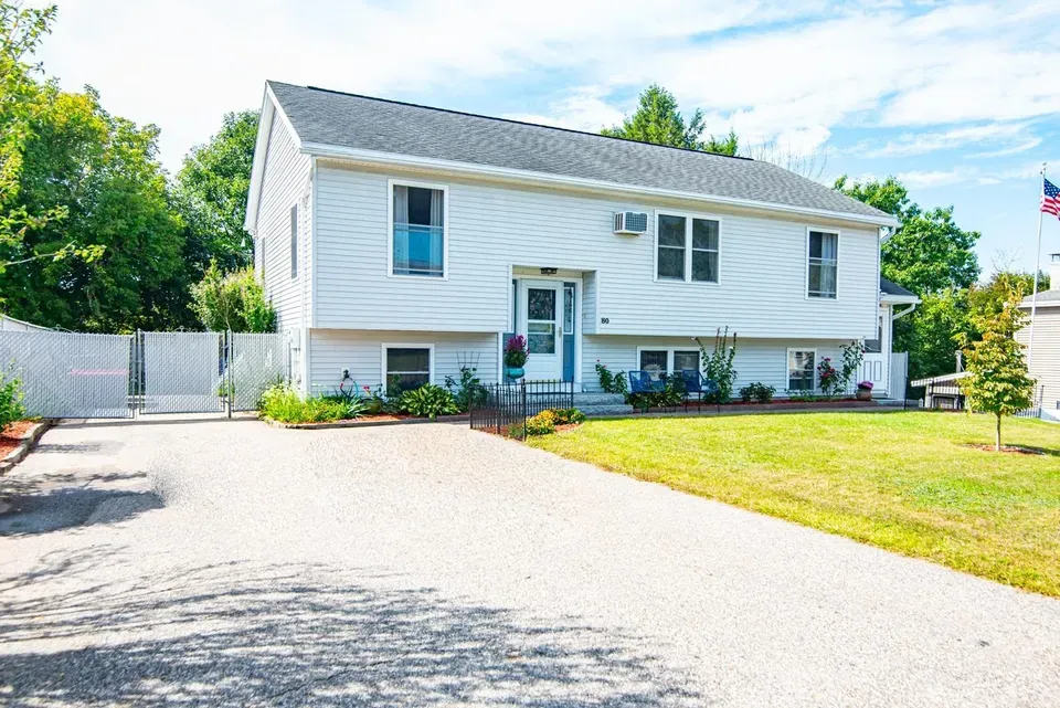 4 Bed 3 Bath Established Contemporary Home in Manchester, NH
