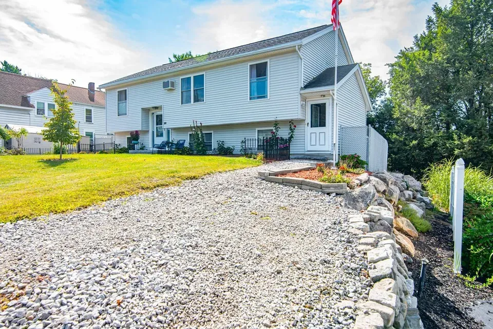 4 Bed 3 Bath Established Contemporary Home in Manchester, NH - 3