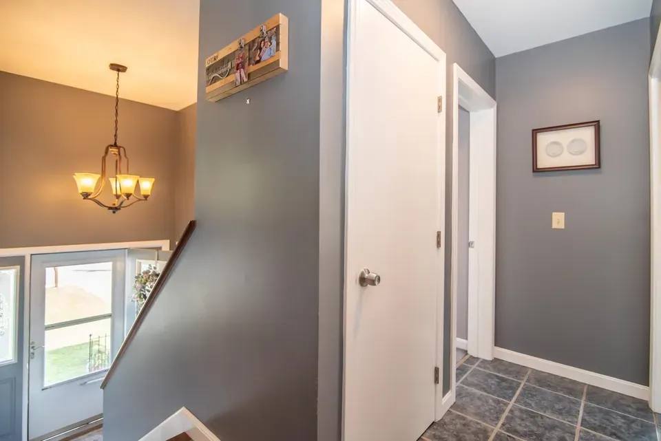 4 Bed 3 Bath Established Contemporary Home in Manchester, NH - 5