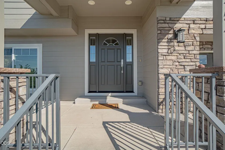 4 Bed 3 Bath Established Contemporary Home in Medford, OR - 3