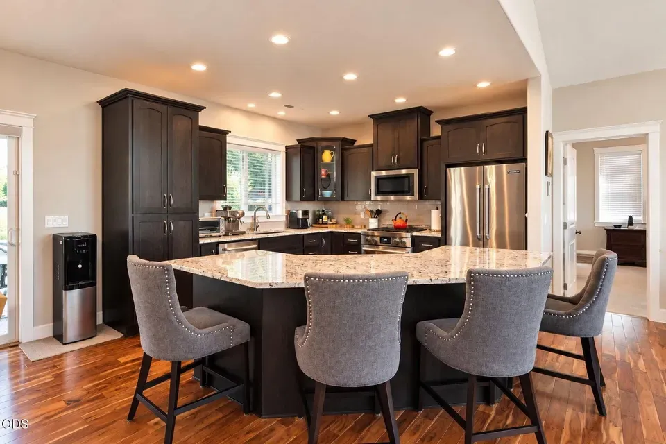 4 Bed 3 Bath Established Contemporary Home in Medford, OR - 5