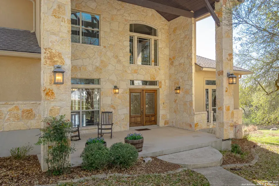 4 Bed 3 Bath Established Contemporary Home in New Braunfels, TX - 2