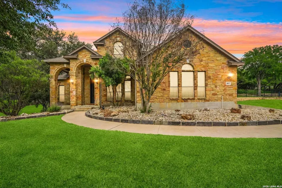 4 Bed 3 Bath Established Contemporary Home in New Braunfels, TX