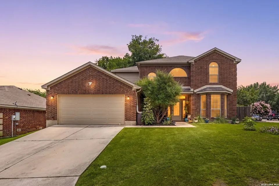 4 Bed 3 Bath Established Contemporary Home in New Braunfels, TX