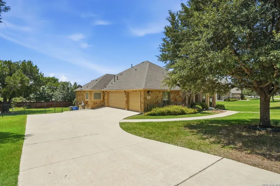 4 Bed 3 Bath Established Contemporary Home in New Braunfels, TX - 2