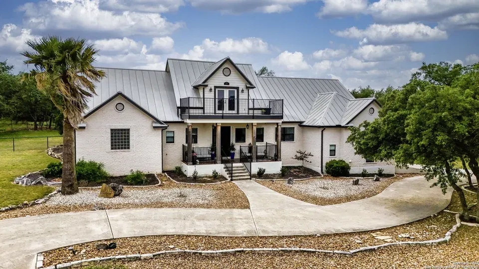 4 Bed 3 Bath Established Contemporary Home in New Braunfels, TX