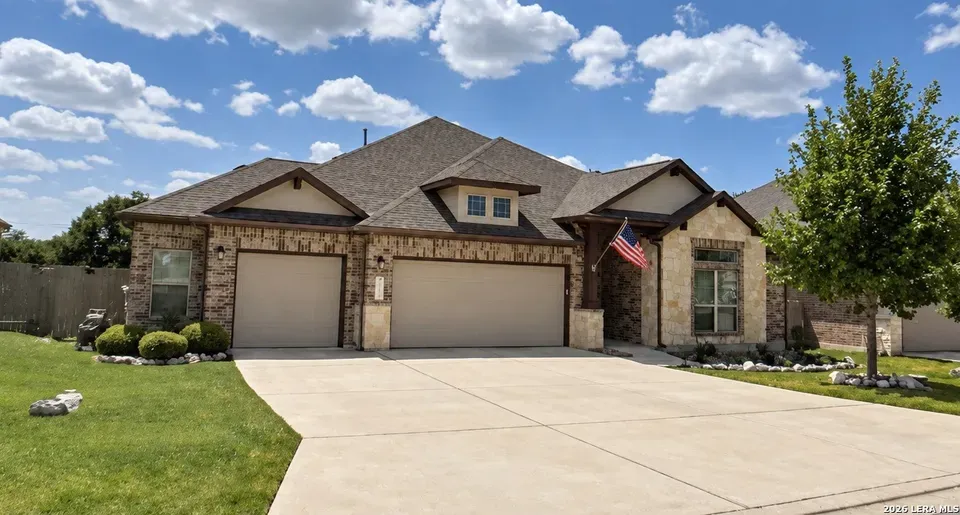 4 Bed 3 Bath Established Contemporary Home in New Braunfels, TX