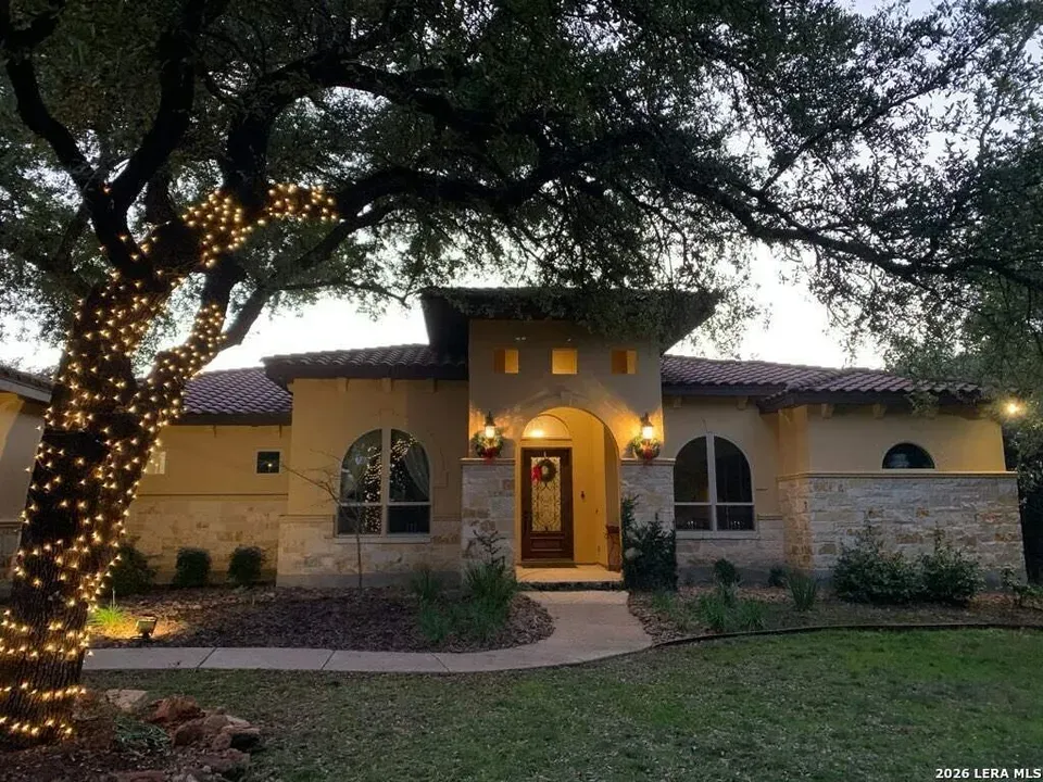 4 Bed 3 Bath Established Contemporary Home in New Braunfels, TX - 2