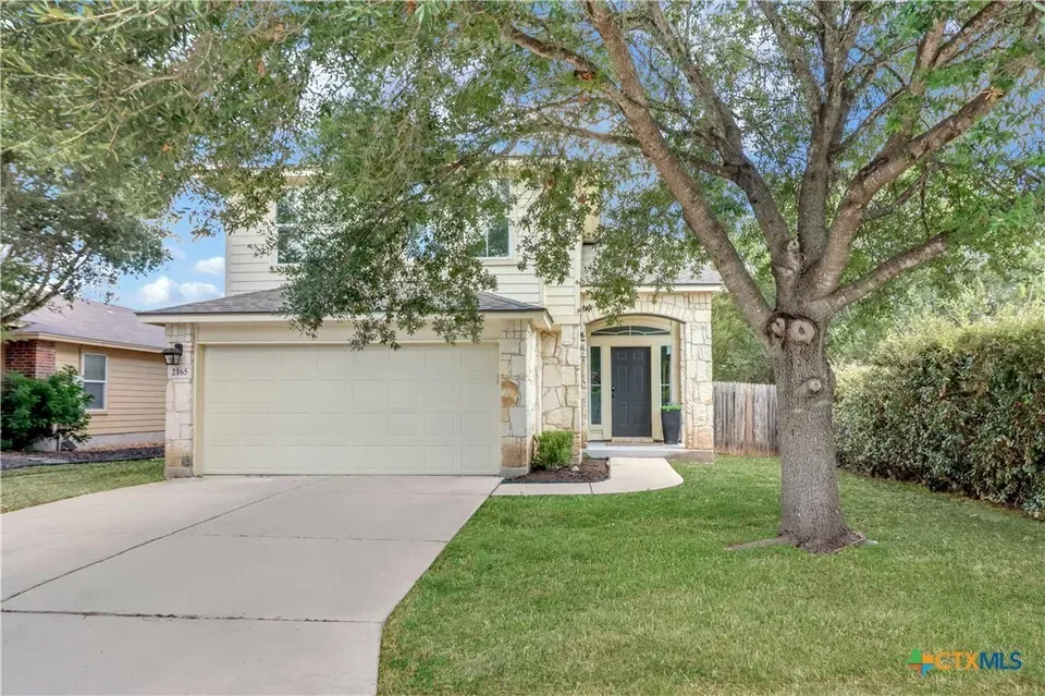 4 Bed 3 Bath Established Contemporary Home in New Braunfels, TX