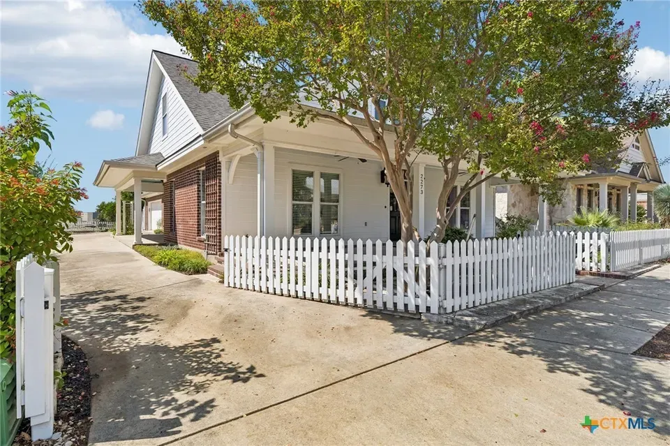 4 Bed 3 Bath Established Contemporary Home in New Braunfels, TX - 3