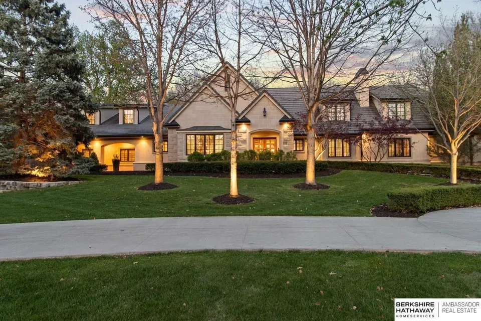 4 Bed 3 Bath Established Contemporary Home in Omaha, NE - 2