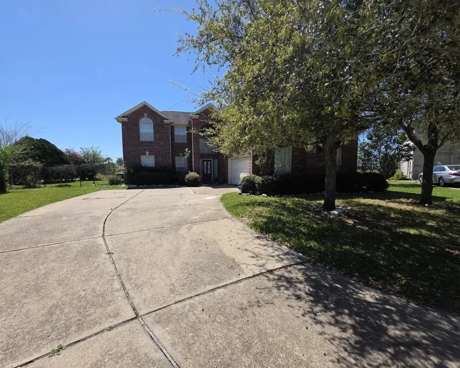 4 Bed 3 Bath Established Contemporary Home in Pearland, TX