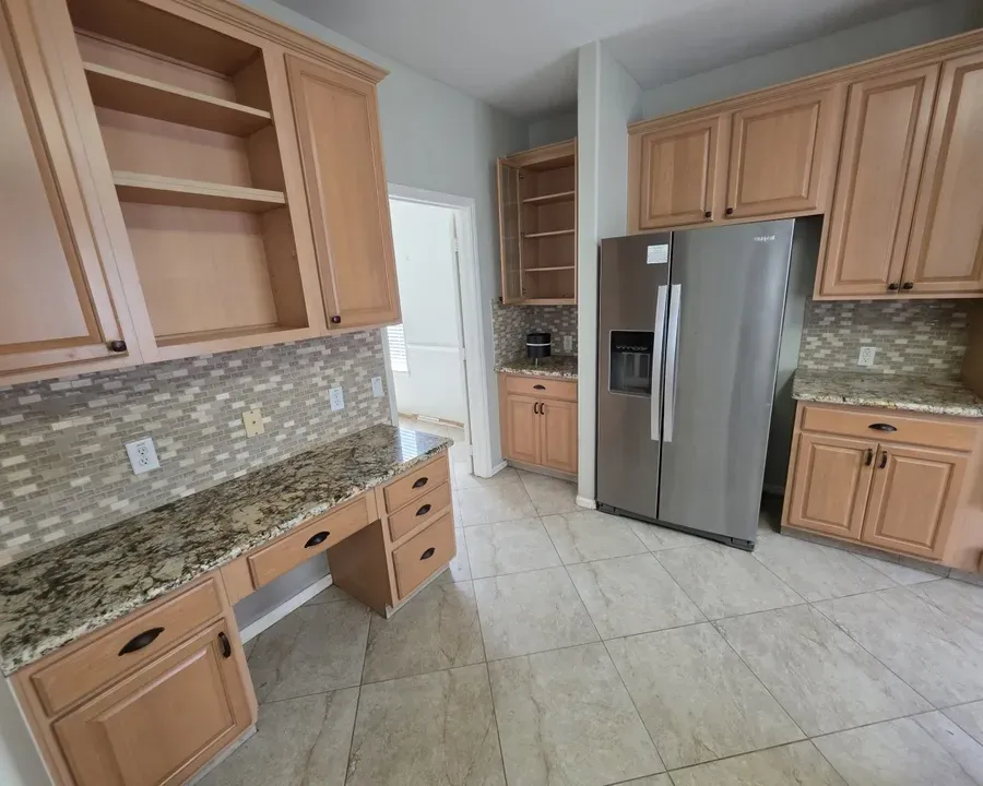 4 Bed 3 Bath Established Contemporary Home in Pearland, TX - 3