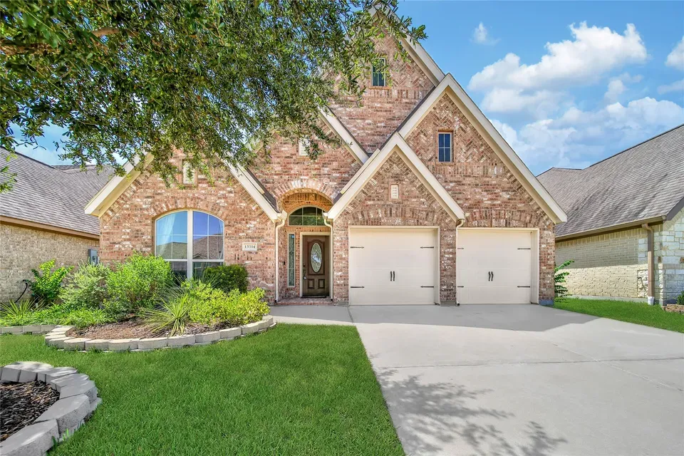 4 Bed 3 Bath Established Contemporary Home in Pearland, TX - 1