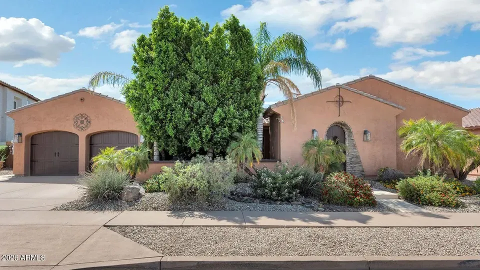 4 Bed 3 Bath Established Contemporary Home in Phoenix, AZ