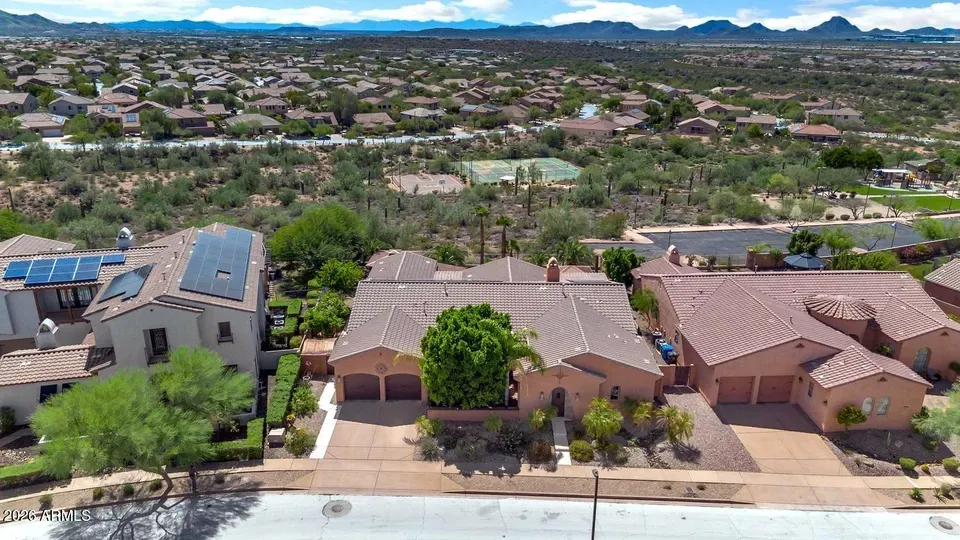 4 Bed 3 Bath Established Contemporary Home in Phoenix, AZ - 2