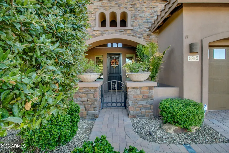 4 Bed 3 Bath Established Contemporary Home in Phoenix, AZ - 3