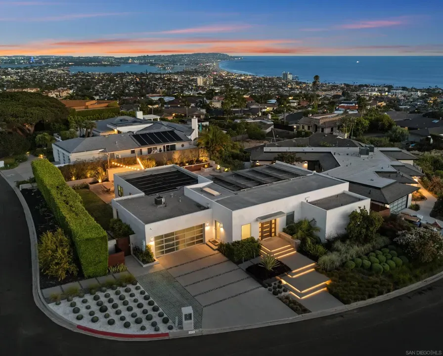 4 Bed 3 Bath Established Contemporary Home in San Diego, CA
