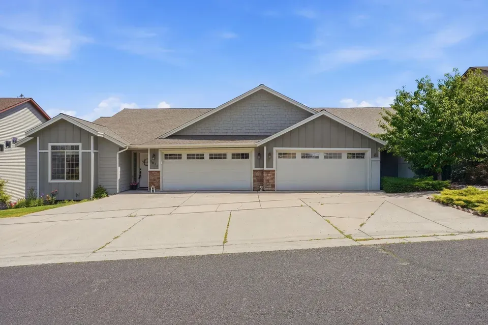 4 Bed 3 Bath Established Contemporary Home in Spokane, WA - 2