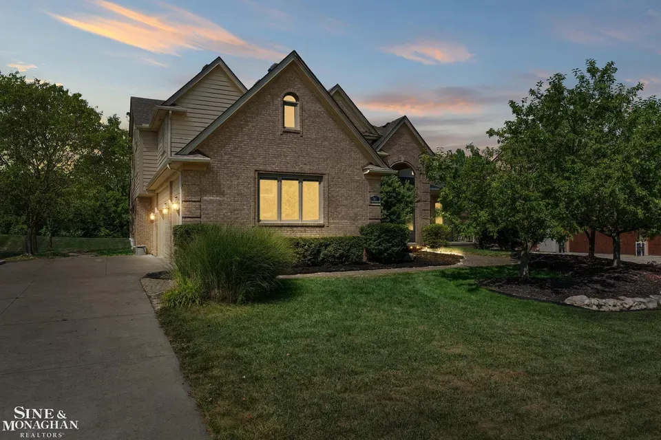 4 Bed 3 Bath Established Contemporary Home in Troy, MI - 1